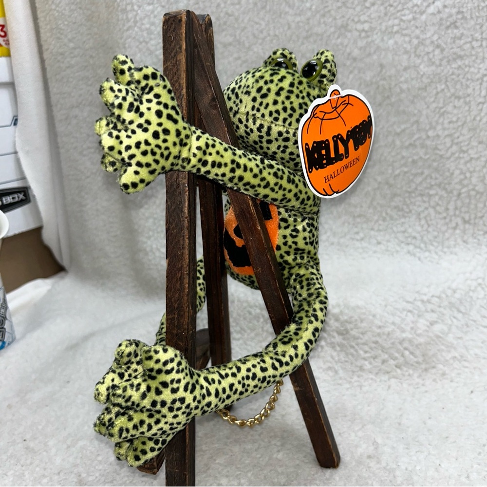 Kellytoy spotted green frog with pumpkin 13" velcro hands & feet